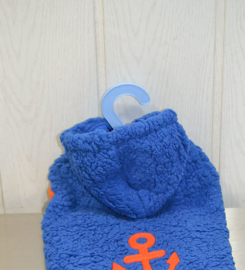 Anorak para perros azul de tejido suave con capucha